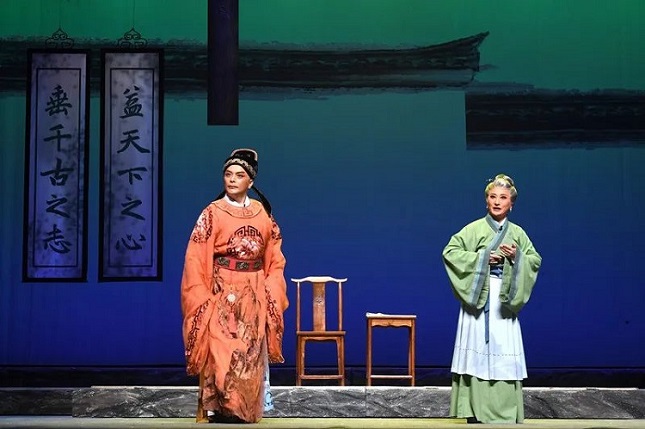 在舞臺(tái)，打開(kāi)我們的“文化故鄉(xiāng)”